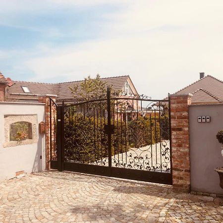 Alte Schmiede Mit Sauna, Pool Und Whirpool Im Aussenbereich Schoenstes Ferienhaus Der Lausitz Elsterheide Esterno foto