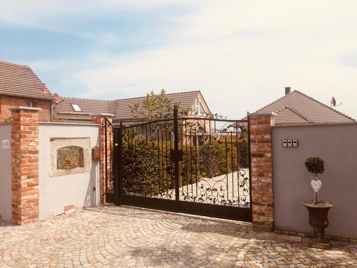 Alte Schmiede Mit Sauna, Pool Und Whirpool Im Aussenbereich Schoenstes Ferienhaus Der Lausitz Elsterheide Esterno foto